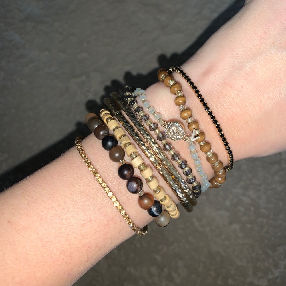 BUNDLE OF BRACKETS